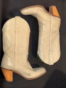 Size 7.5 M Beige CAPEZIO L 709 Leather Pull On Western Boots Women's - Picture 1 of 9
