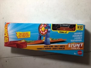Hot Wheels Stunt Tracks Spin & Score Racing Set - Picture 1 of 4