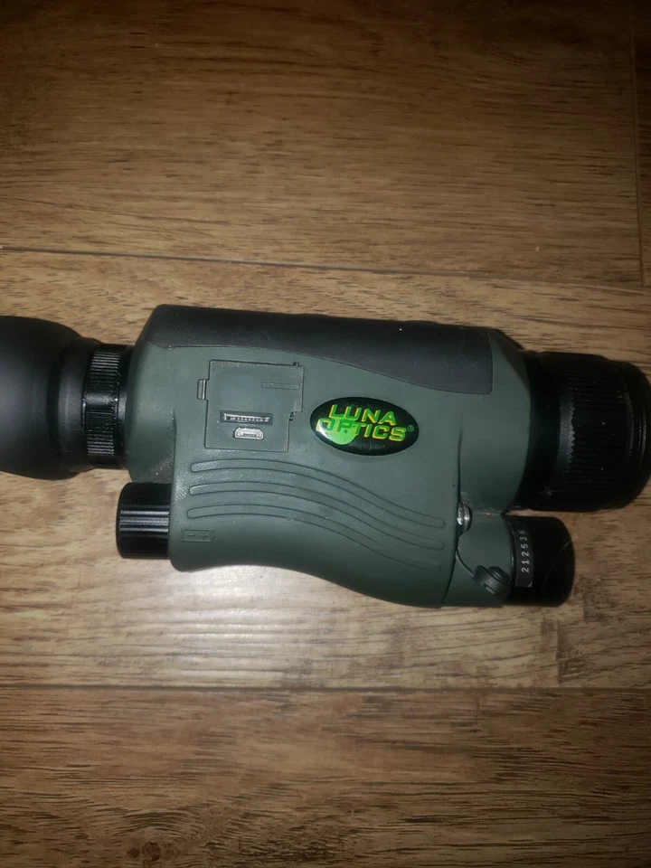 Monocular digital de visión nocturna LN-G2-M44 Luna Optics HD 5-20x44 Foto 1 de 1