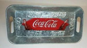 Bandeja para fiesta de hojalata Coca-Cola Coca-Cola con asas Art Deco de Houston Harvest Gifts  - Imagen 1 de 4