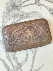 Charmante Boite ancienne en bois sculptée - Fleurs - tabatière ? - Picture 1 of 4