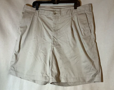 Pantalones cortos de vestir para hombre Haggar plisados chinos beige 42 Foto 1 de 3