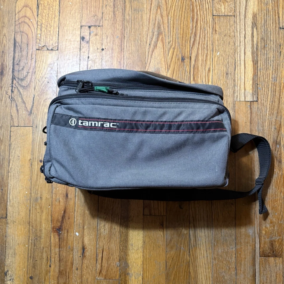 Sony CCD-TR81 Video Hi8 Handycam Camcorder Recorder w/ Accessories + Case Tested - Image 1 of 4