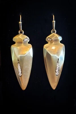 Pendientes punta de flecha Kendra Scott Stephanie tono dorado y circonitas cúbicas Foto 1 de 2