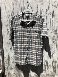 Patagonia Short Sleeve Plaid Organic Cotton Button Up Mens Size Medium EUC - Picture 1 of 10