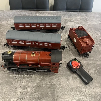 Remote Control Harry Potter Train Oval Track Hogwarts Engine Carriage - Image 1 of 4