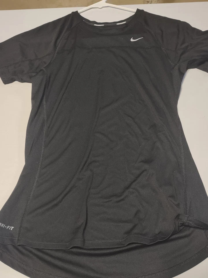 Camisa Dri Fit Nike Miler para correr para mujer - talla pequeña - negra Foto 1 de 4
