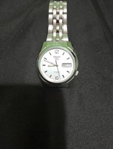 Seiko 5 38mm Cassa in Acciaio Inossidabile Cinturino Argento in Acciaio Orologio - Foto 1 di 8