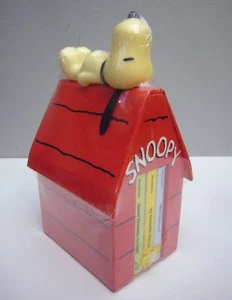 NUOVO 2003 Peanuts SNOOPY Red DOGHOUSE 3 mini SET LIBRO per bambini Charles M Schulz - Foto 1 di 8