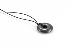 Pendant shungite DONUT 30mm Fullerenes Karelia EMF protection 45% carbon - Picture 1 of 3