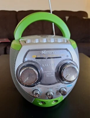 Rádio AM/FM vintage Memorex karaokê verde sem microfone para peças ou reparos - Imagem 1 de 4