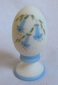 FENTON SATIN MILK GLASS HAND PAINTED BLUE BELLS EGG ON STAND SIGNED - Picture 1 of 4