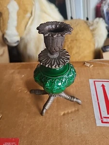 ¿ANTIGUO? SOPORTE DE VELA PIE GARRA DE HIERRO FUNDIDO PALO DE CÁMARA VIDRIO ARTÍSTICO VERDE - Imagen 1 de 7
