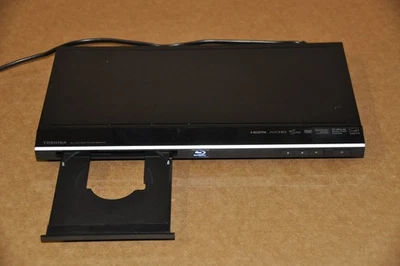 Toshiba Wi-Fi Reproductor Blu-ray/DVD con Puertos USB HDMI LAN BDX2150KU - SIN Control Remoto Foto 1 de 4