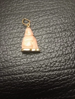Antico Buddha in Oro 18 Kt e Corallo Rosa - Immagine 1 di 4