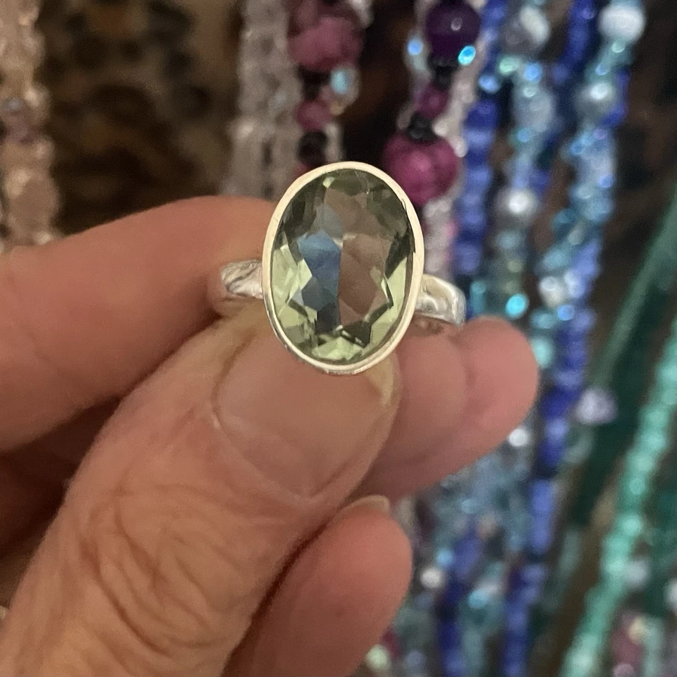 Ring 925 Silber mit einem fascetierten Peridot in Gr. 57 neuwertig - Bild 1 von 4