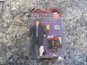 Angel Vampire Angel Actionfigur Tower Records & Angel Season 1 Sealed DVD - Bild 1 von 9