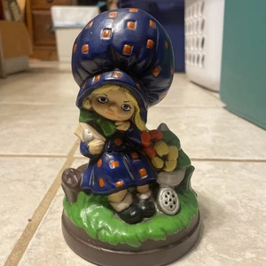 Vintage Mädchen mit blauer Haube Hut Kleid Keramik Figur Statue 70er Jahre handbemalt - Bild 1 von 13