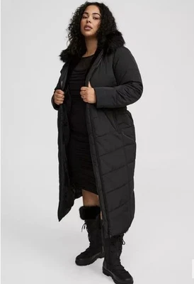 Abrigo acolchado TORRID de nailon maxi calce y acampanado para mujer 6 (6X) usado una vez que falta piel Foto 1 de 4