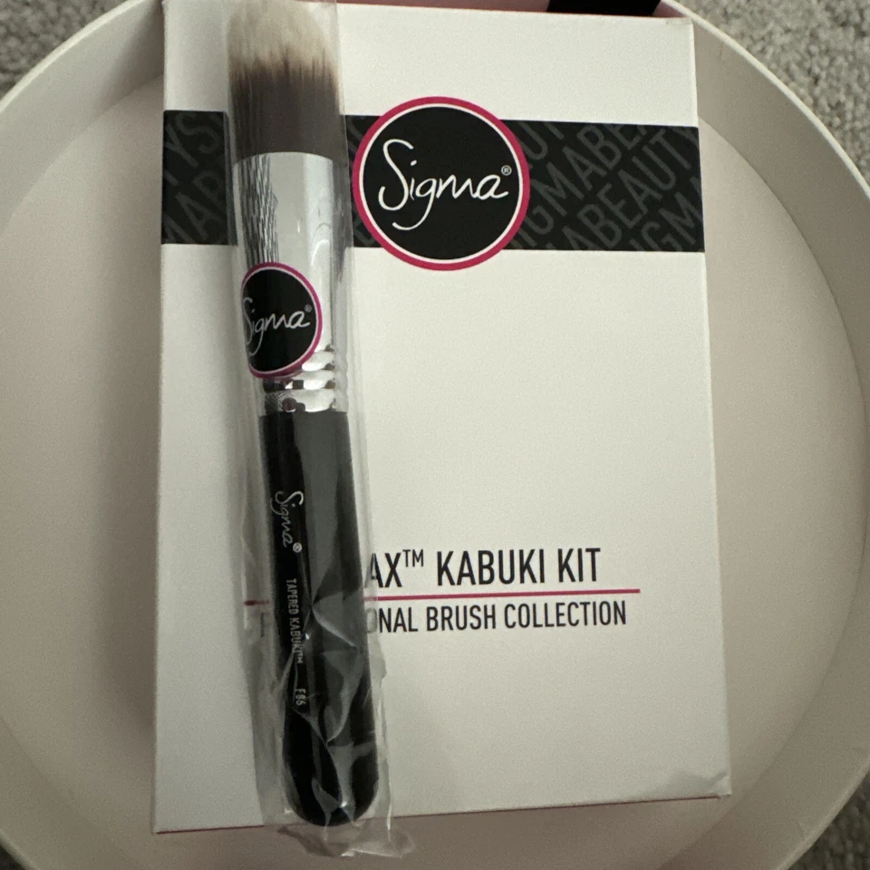 Angled Kabuki Brush - F84 by SIGMA  - 1 Pc Brush Authentic NWOB part a set - Image 1 of 1