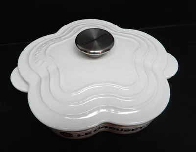 Le Creuset Cocette Fleur 20cm White Lidded Dish 1.25 Qt Enamel Cast Iron NIB - Image 1 of 4