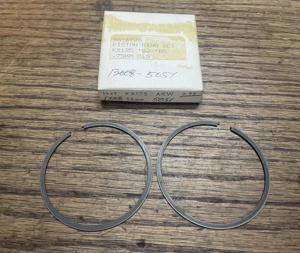 Juego de anillos de pistón Kawasaki KX125 1982-1984 +,75 mm 13008-5051 Foto 1 de 1