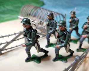 VTG TOY SOLDIERS 55MM AUTHENTICAST/HE/EIRE GERMAN INFANTRY WW2 RARE Lot of 5 + - Picture 1 of 20