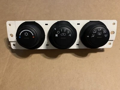 CALENTADOR DE AIRE ACONDICIONADO TEMPERATURA PARA HUMMER H3 2006-2010 15840354.001 Foto 1 de 4