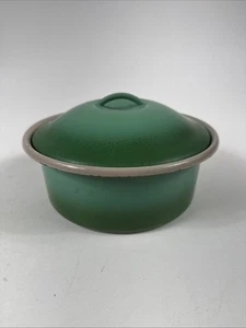 Vtg Green Enamelware Bowl with Lid Mid Century Kitchen Camp Cookware 2 Quart - Picture 1 of 13