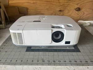 NEC P401W 3LCD Projector 4000 ANSI 1080i HDMI 21% Lamp Life - Picture 1 of 7