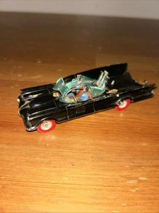 1972 Corgi 1/43 Scale Batmobile Red Wheels Damaged Comes With 2 Batman Read - Picture 1 of 6