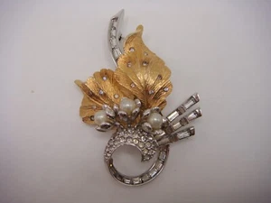VINTAGE SIGNED PENNINO GOLD SILVER TONE FLORAL LEAF BROOCH FAUX PEARL RHINESTONE - Bild 1 von 14