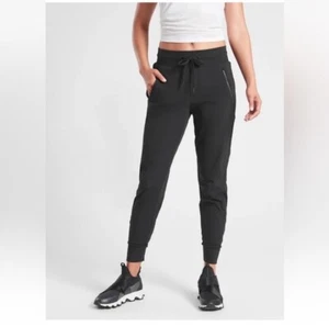 Pantaloni da jogging Athleta Trekkie North neri pista conica coulisse donna 6 - Foto 1 di 18