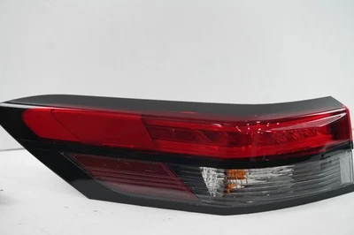 Luz trasera izquierda lado del conductor OEM LED W1 2022 2023 2024 Nissan Pathfinder LH Foto 1 de 4