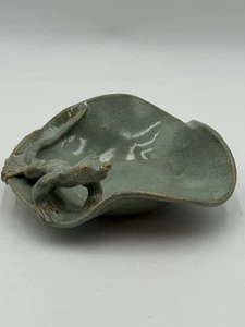 "Cuenco de cerámica hecho a mano para lagarto firmado por el artista 3""x7""x7,5""" - Imagen 1 de 7