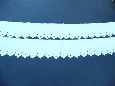 2 broderies ancienne faite main sur coton à décors festonné - Photo 1/4