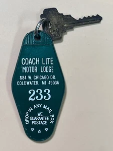 Llavero y llave de agua fría Coach Lite Motor Lodge Hotel habitación Motel Michigan #233 - Imagen 1 de 2