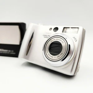 Nikon Coolpix 5200 5MP Compact Digital Camera 3x Zoom Silver Tested - Picture 1 of 10
