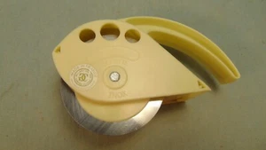 WILLIAMS SONOMA MADE IN FRANCE ROLLETTE INOX Dough / Pastry Cutter VERY NICE!! - Picture 1 of 3
