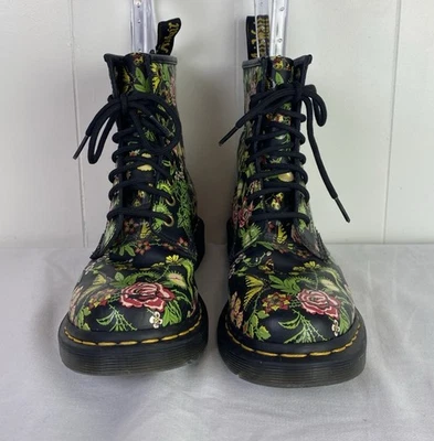Botas Dr. Martens 1460 con cordones de cuero negro estampado floral para mujer 6’s Foto 1 de 4