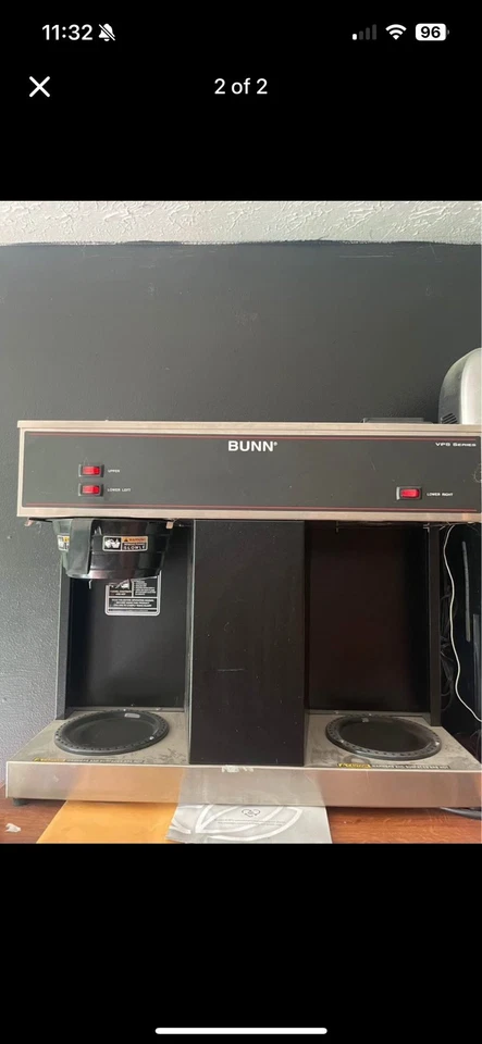 Cafetera comercial Pourover BUNN 04275.0031 VPS 12 tazas - 3 estaciones de calentamiento Foto 1 de 1