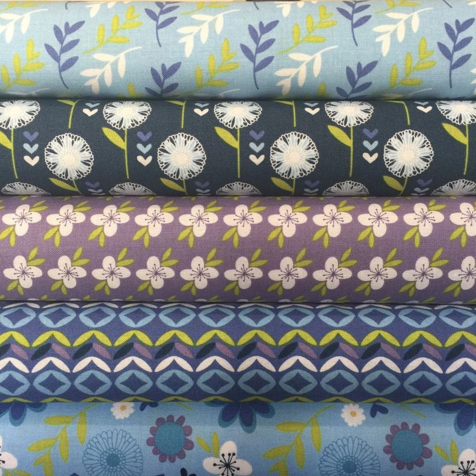 Fabric Freedom Retro Floral 100% Cotton Fabric FQ Craft Quilting Patchwork Blue