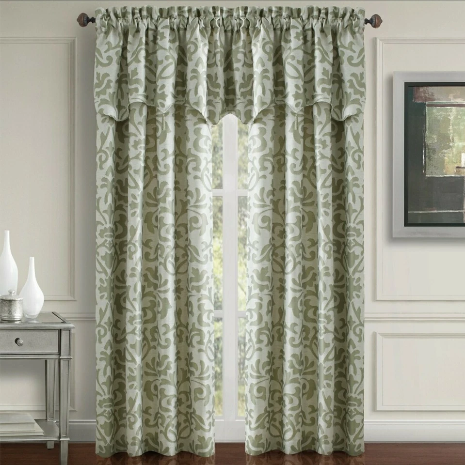 Espectacular Ahorro en Panel Ventana Croscill Sage Manolo 50 pulgadas x 84 pulgadas. Foto 1 de 1