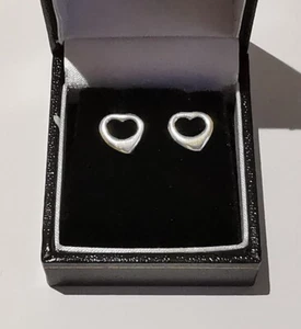 925 sterling SILVER HEART SHAPE STUD earrings 10mm x 10mm open faced design - Imagen 1 de 12