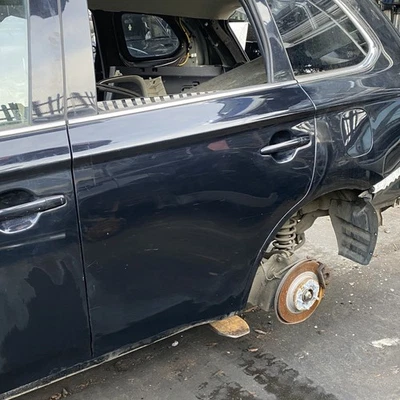 Puerta trasera izquierda desnuda ver descripción para Mitsubishi OUTLANDER PHEV GG2W 2.0 Foto 1 de 4