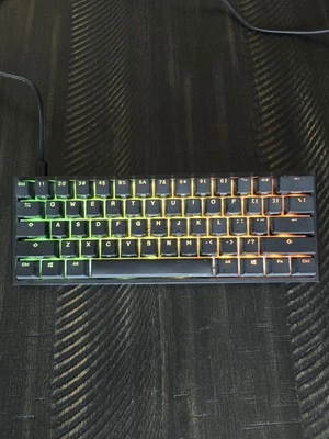 Ducky One 2 迷你停电黄色开关 状况良好 — 第 1/2 张图片