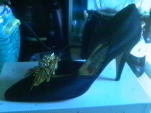 VERSANI MADE IN ITALY BLACK SATIN GOLD JEWEL DORSAY PUMP 10 M GORGEOUS - Picture 1 of 4