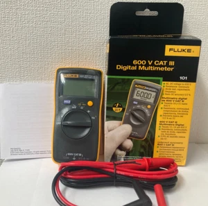 Multímetro digital FLUKE 101 600V CAT III/CA, voltios DC, ohmios - Imagen 1 de 9
