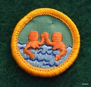 INSIGNIA GIRL SCOUT MUNDOS PARA EXPLORAR - AMARILLO - NATACIÓN - ENVÍO GRATUITO - Imagen 1 de 2