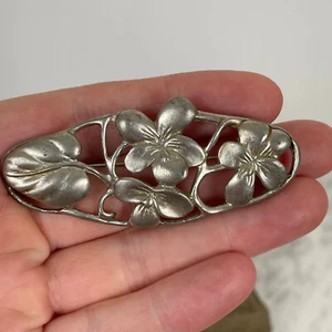Antique Edwardian ART NOUVEAU Repousse SILVER Tone Vtg Cut Out Flower Brooch - Picture 1 of 8